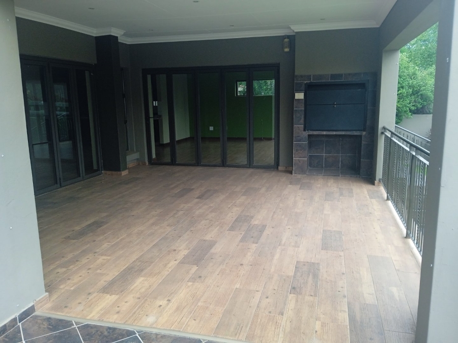 To Let 5 Bedroom Property for Rent in Xanadu North West